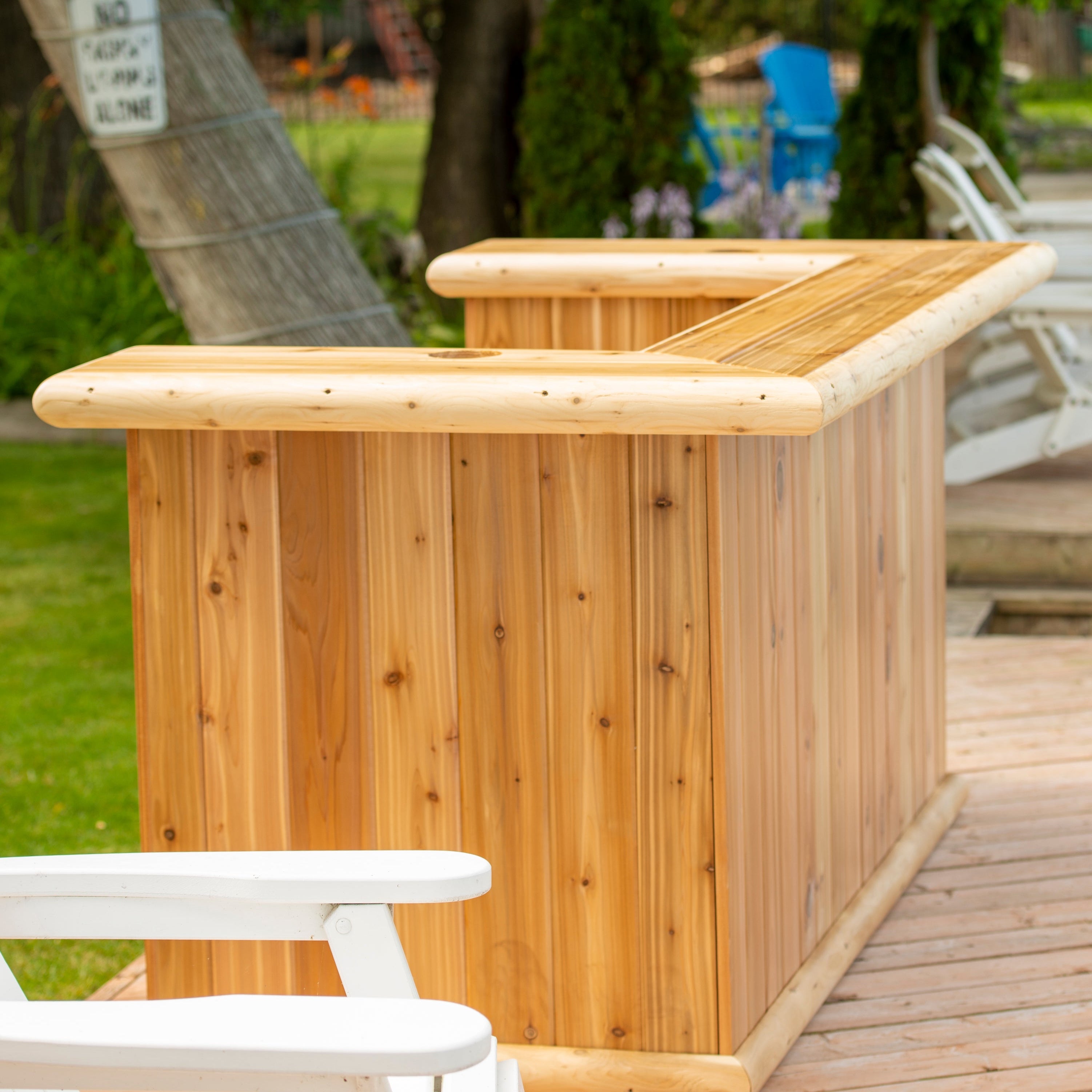 Leisurecraft Tropical Paradise Tiki Bar with Cabinet and Fridge Opening