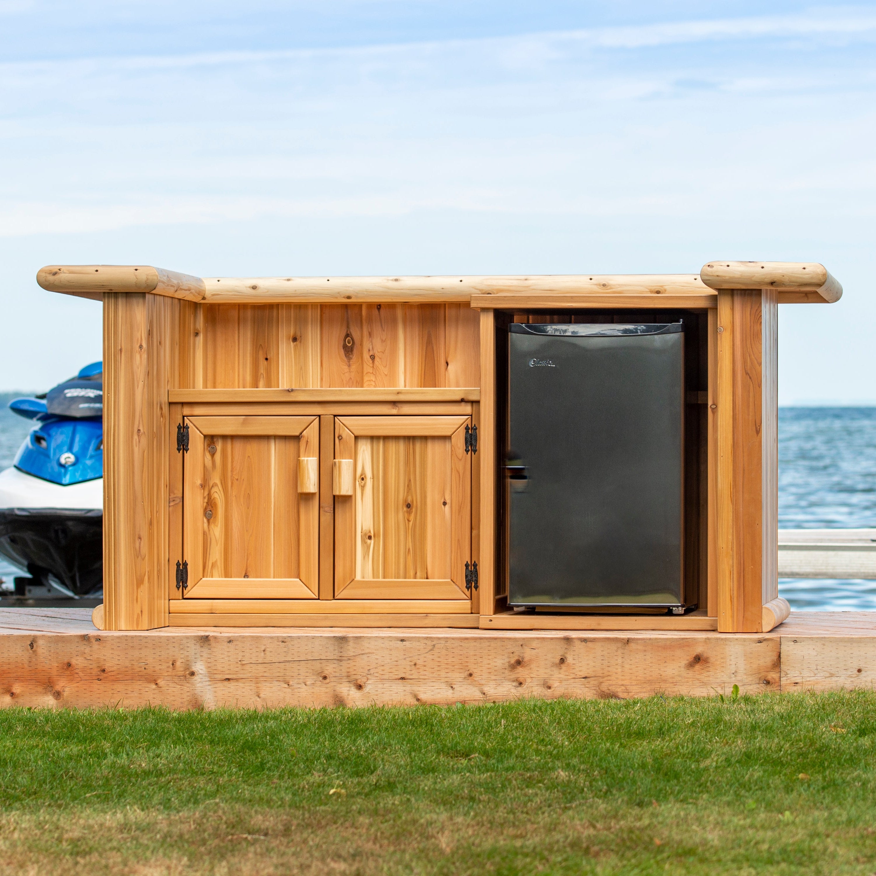Leisurecraft Tropical Paradise Tiki Bar with Cabinet and Fridge Opening