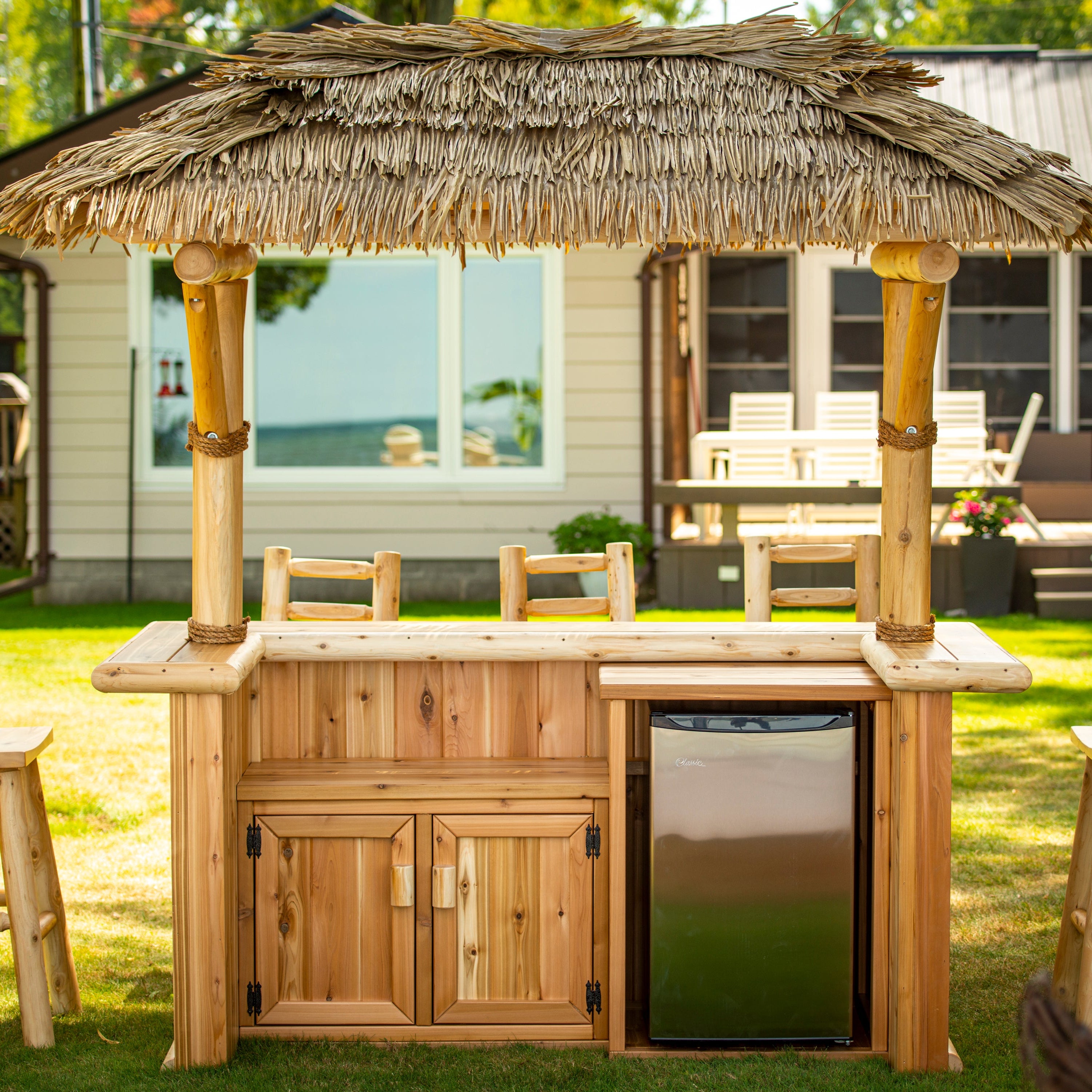 Leisurecraft Tropical Paradise Tiki Bar with Cabinet and Fridge Opening
