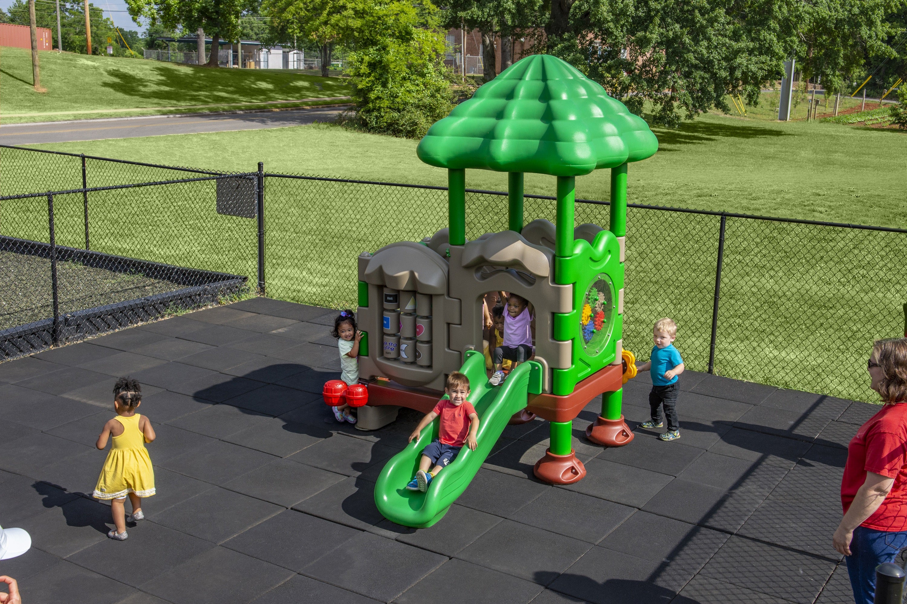 ultraPLAY Discovery Center Seedling with Roof